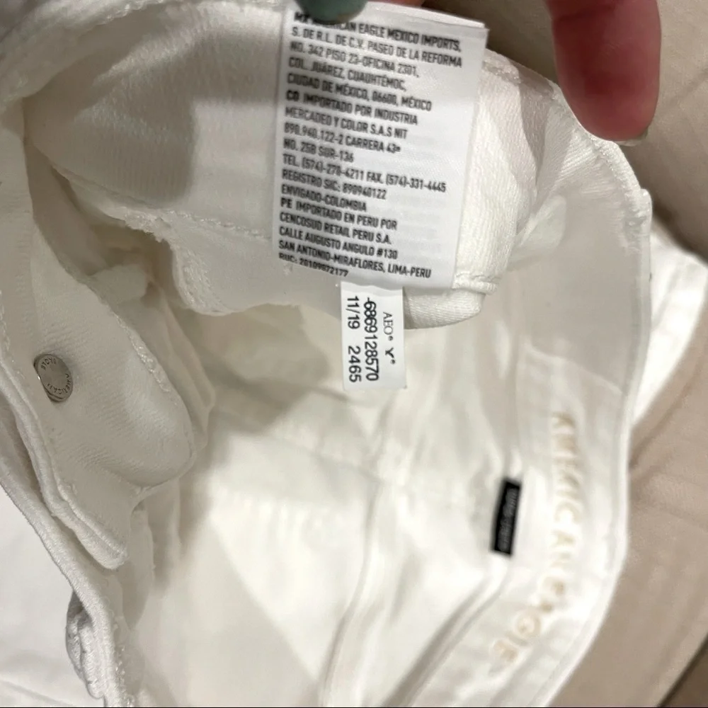 R: American Eagle Super Stretch White Jeggings 2 Short